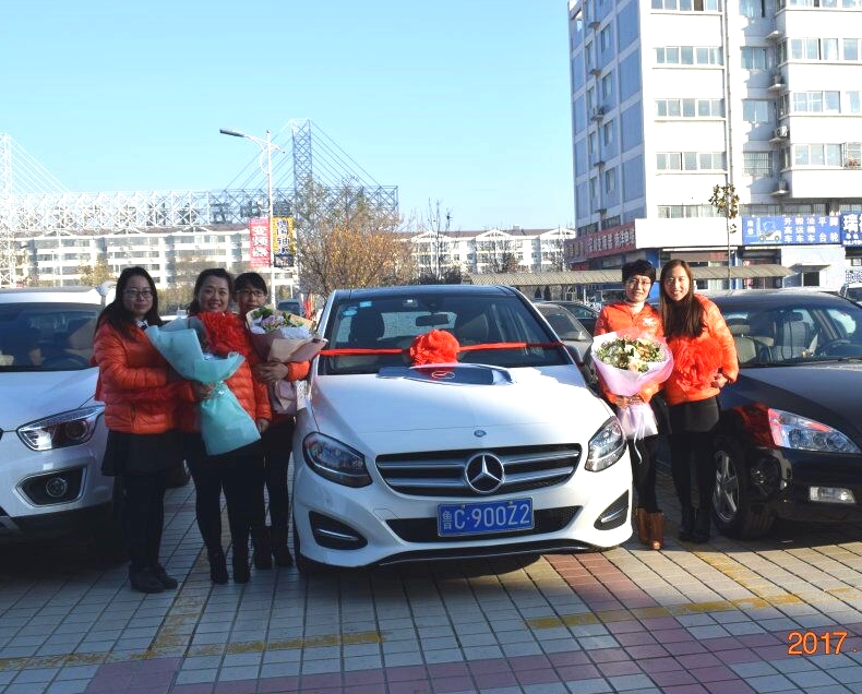 奔馳車得主，猜猜是哪一個