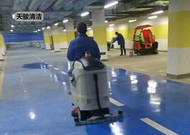 工廠用洗地機(jī)：車間5S管理的新型清潔設(shè)備